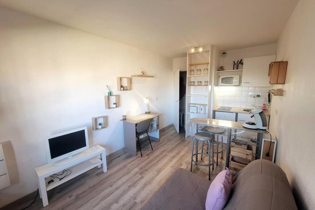 Fully Equipped Apartment St Charles Station Marseille Exterior photo